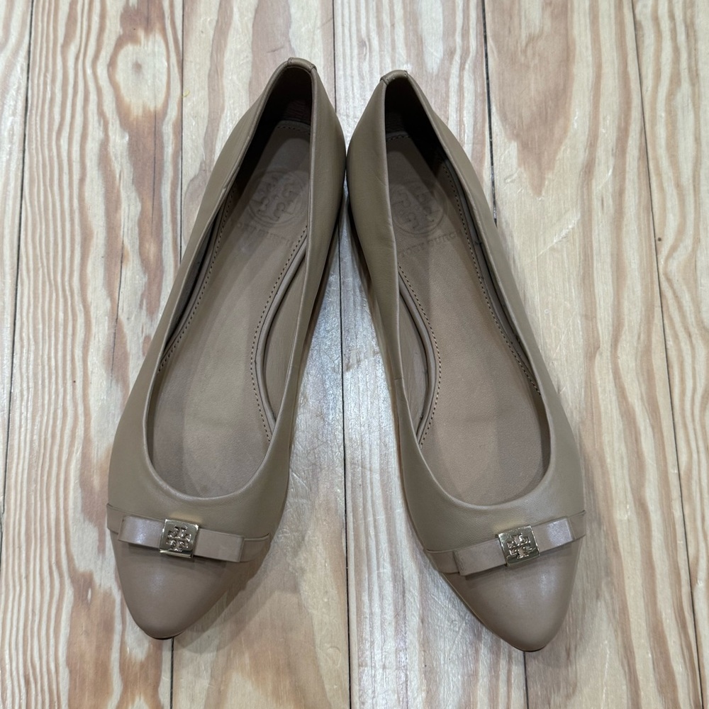 Tory Burch Honey Wheat Hugo Flat